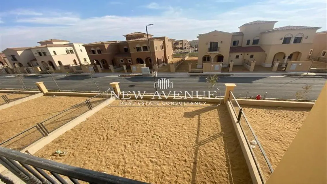 Townhouse Delivered - in City Gate Compound