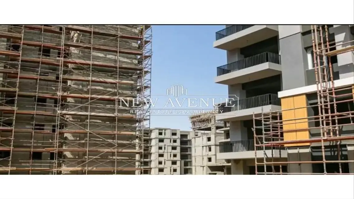 شقة استلام فوري بالتقسيط بموقع متميز في هاب تاون