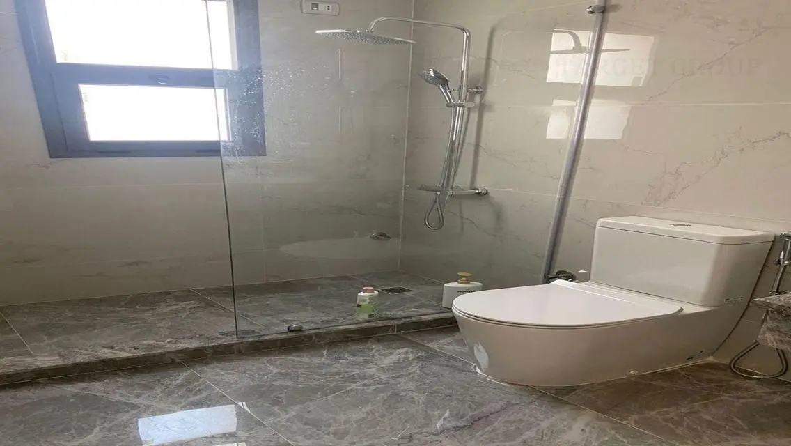 For rent,  ultra-modern apartment in Eastown