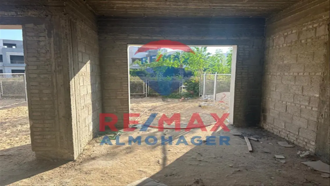 Stunning 270 Square Meter Apartment for Sale in Al Mohager
