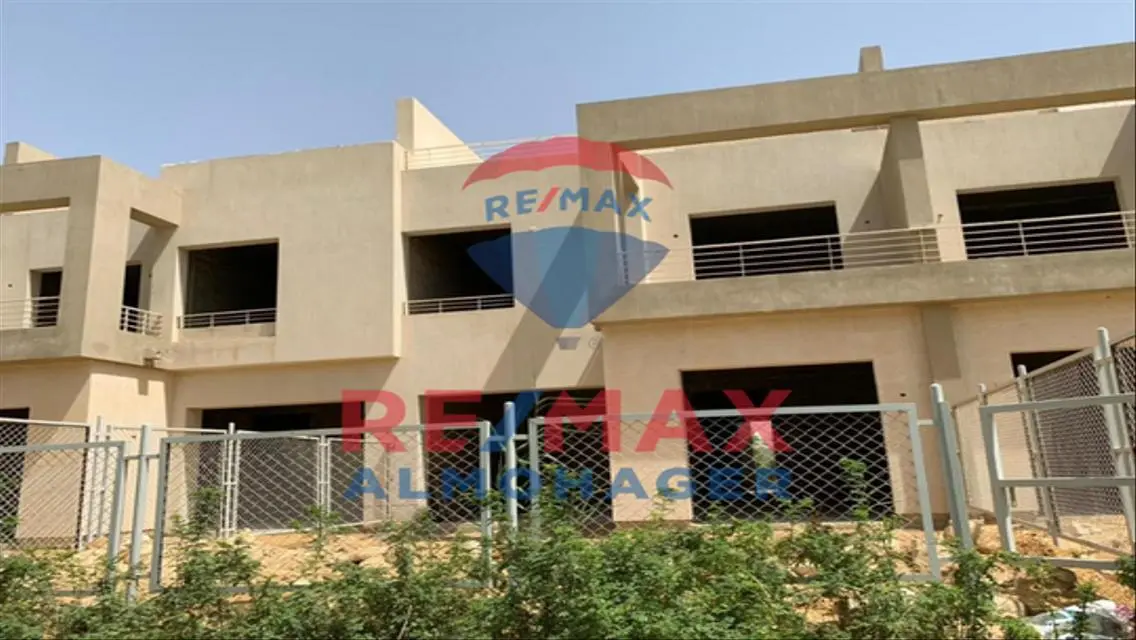 Stunning 270 Square Meter Apartment for Sale in Al Mohager