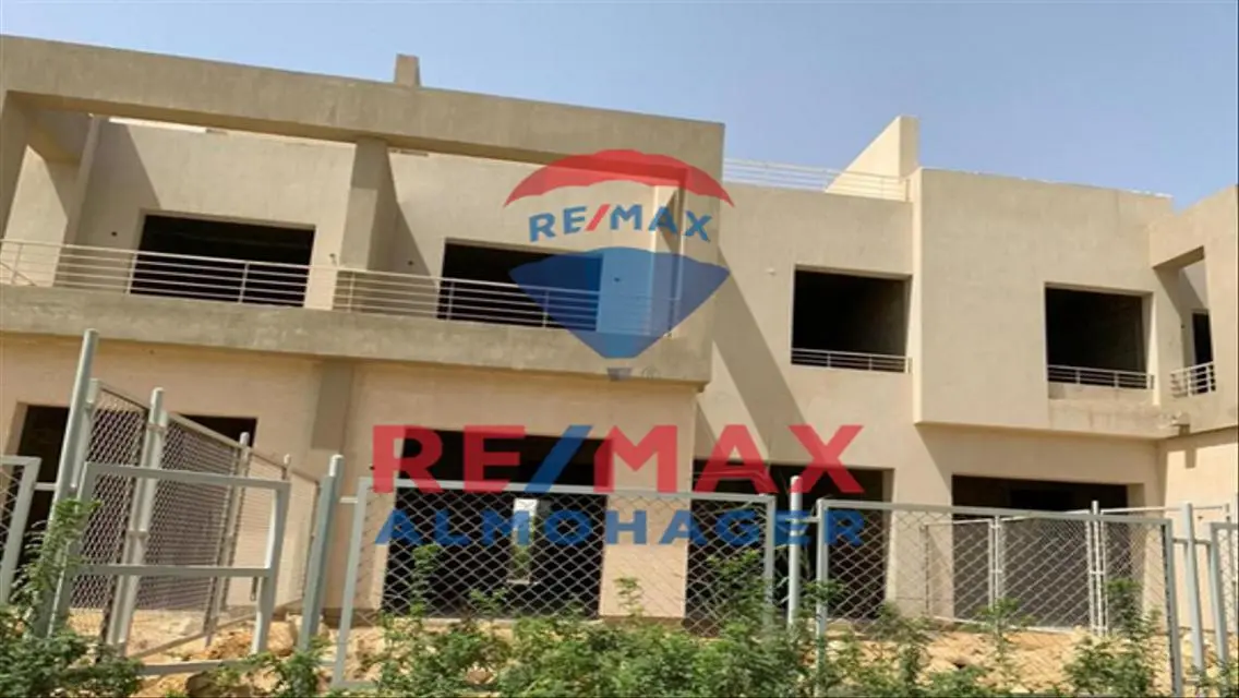 Stunning 270 Square Meter Apartment for Sale in Al Mohager