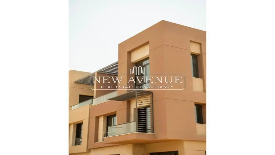 Townhouse corner ready to move - in district 5