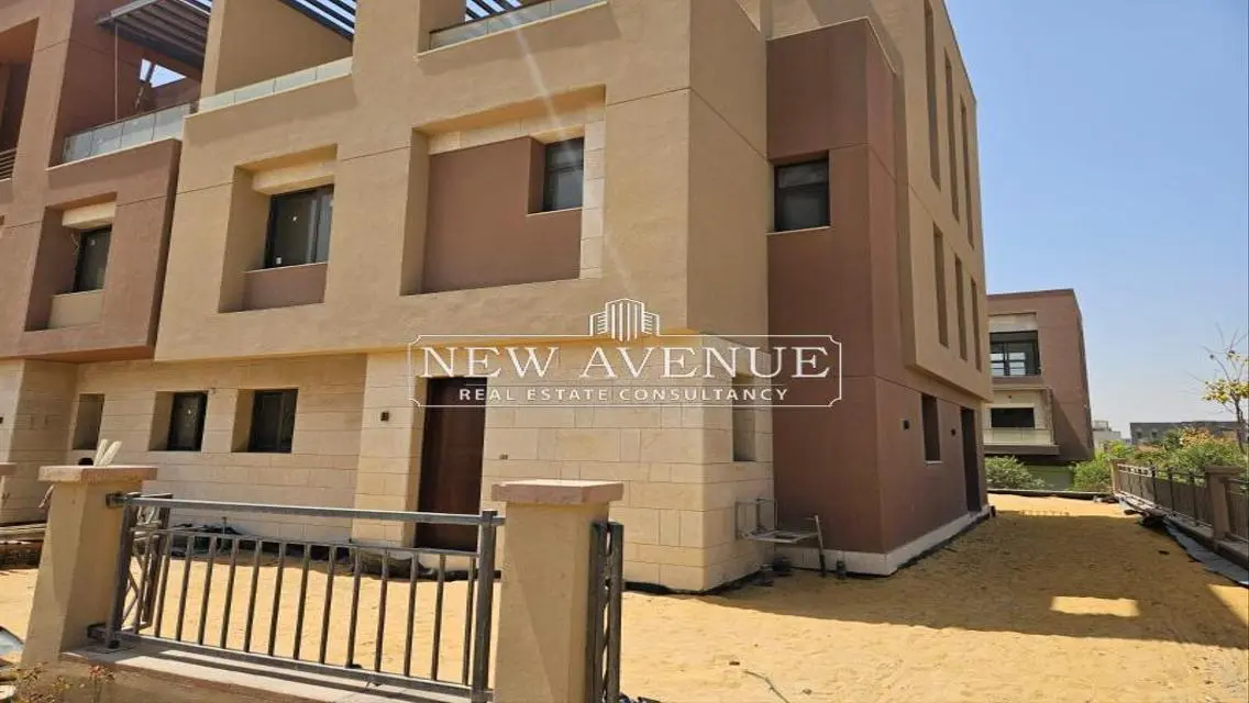 Townhouse corner ready to move - in district 5