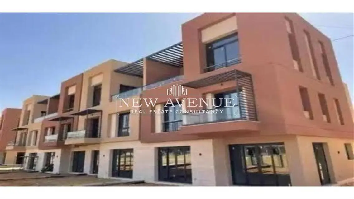 Townhouse corner ready to move - in district 5