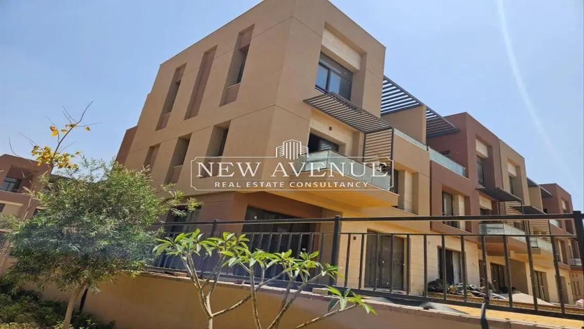 Townhouse corner ready to move - in district 5