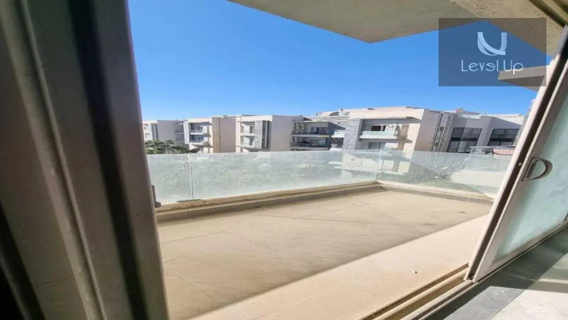 Luxurious Apartment for Sale with Spacious Layout Near Lakes
