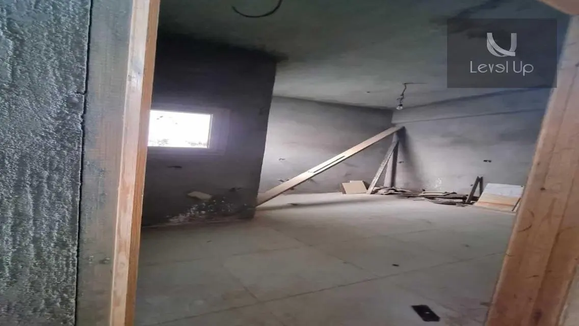 Luxurious Apartment for Sale with Spacious Layout Near Lakes