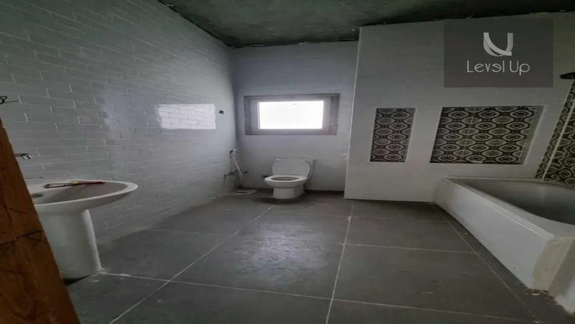 Luxurious Apartment for Sale with Spacious Layout Near Lakes