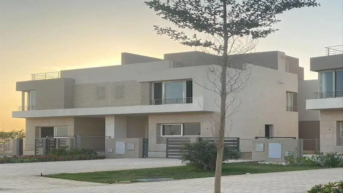 فيلا بفيو مفتوح فى ذ‍ا كراون بجانب جولف إكستنشن