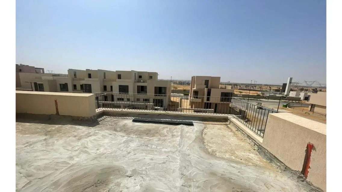 فيلا توين هاوس للبيع سوديك ايست كمبوند موقع مميز