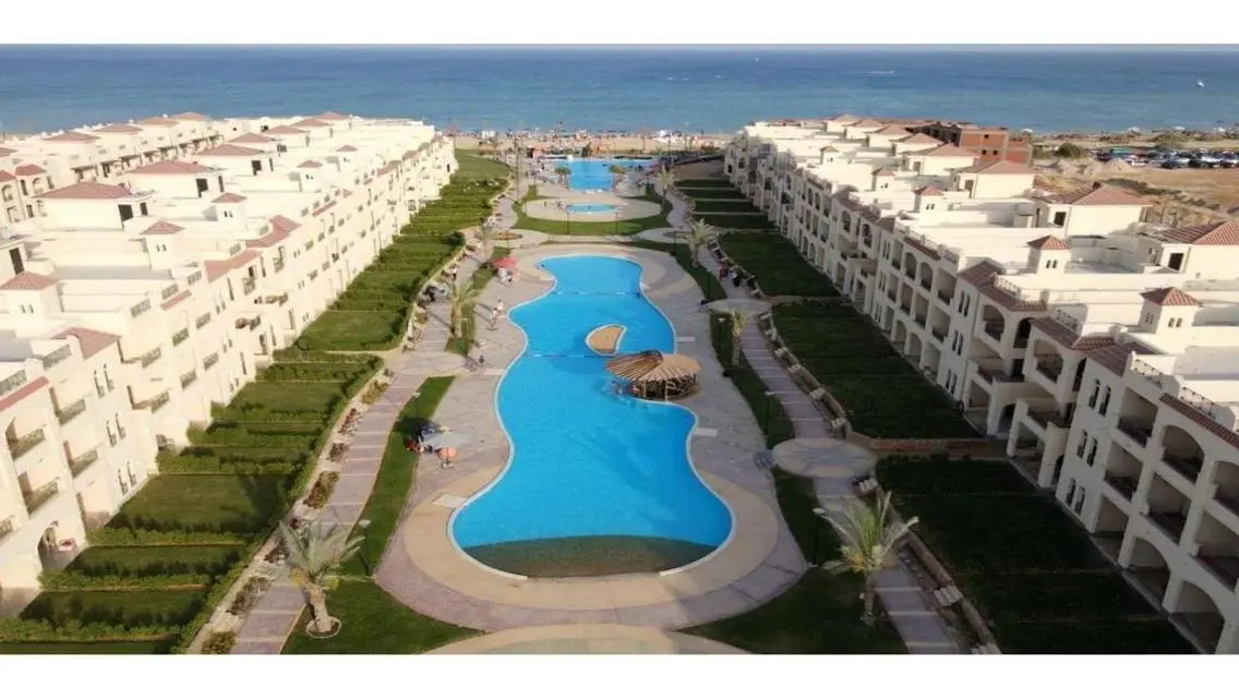 With roof - Pools View