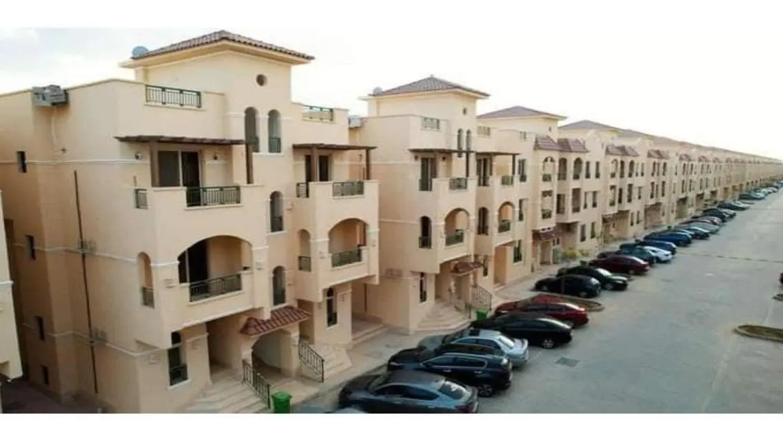 With roof - Pools View