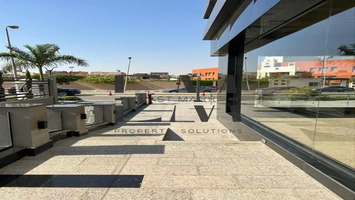 عيادة للإيجار فى UMC التسعين الشمالى
