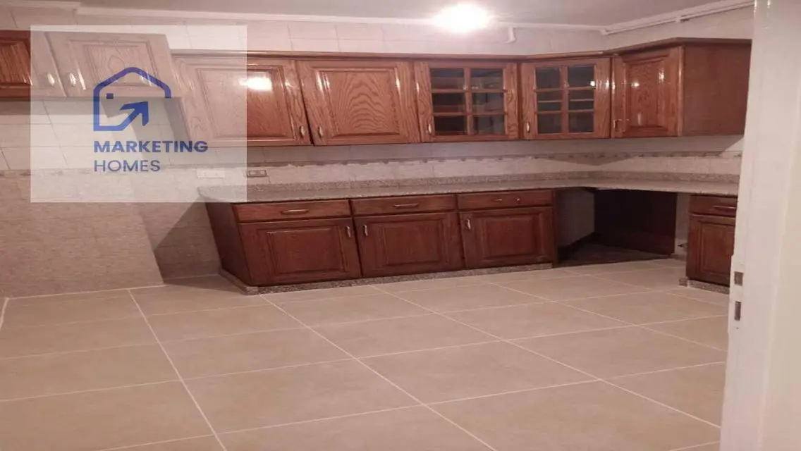 شقة للبيع بالرحاب موقع مميز بالمطبخ والتكيفات