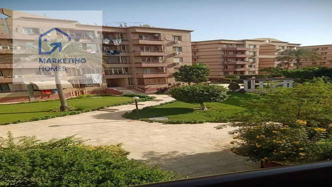 شقة للبيع بالرحاب موقع مميز بالمطبخ والتكيفات