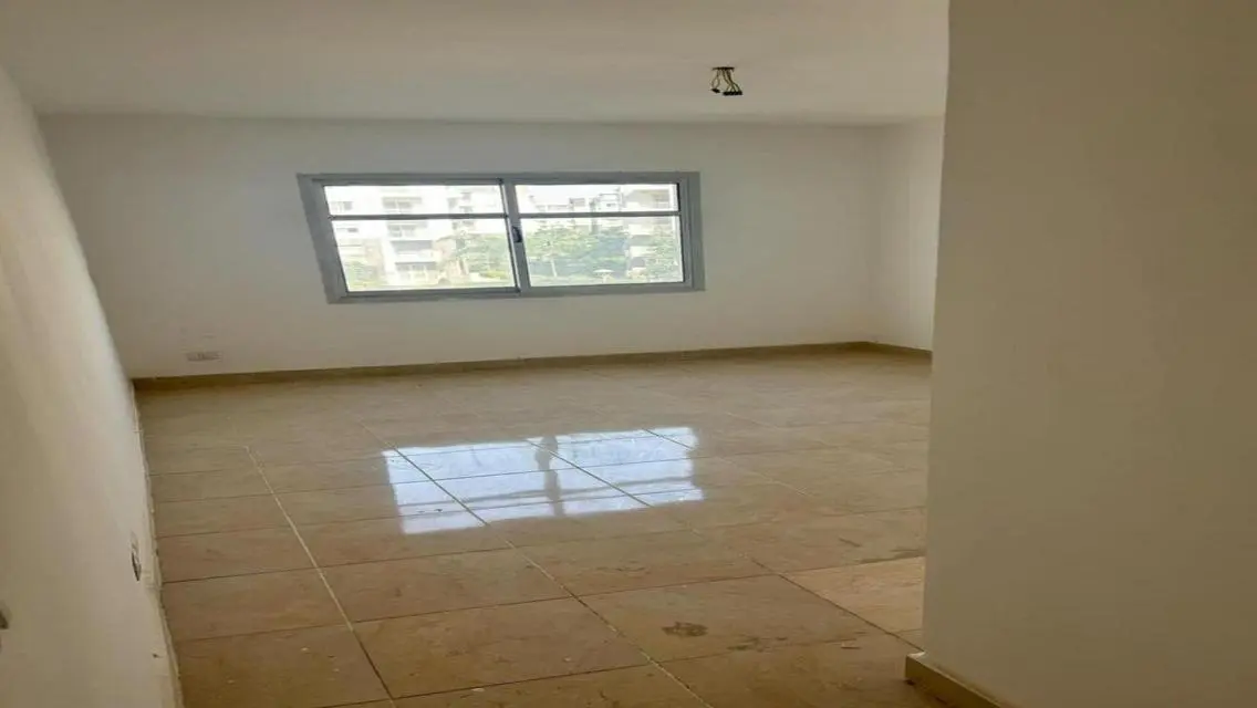 شقة بمساحة كبيرة في مدينة مدينتي بالقاهرة الجديدة