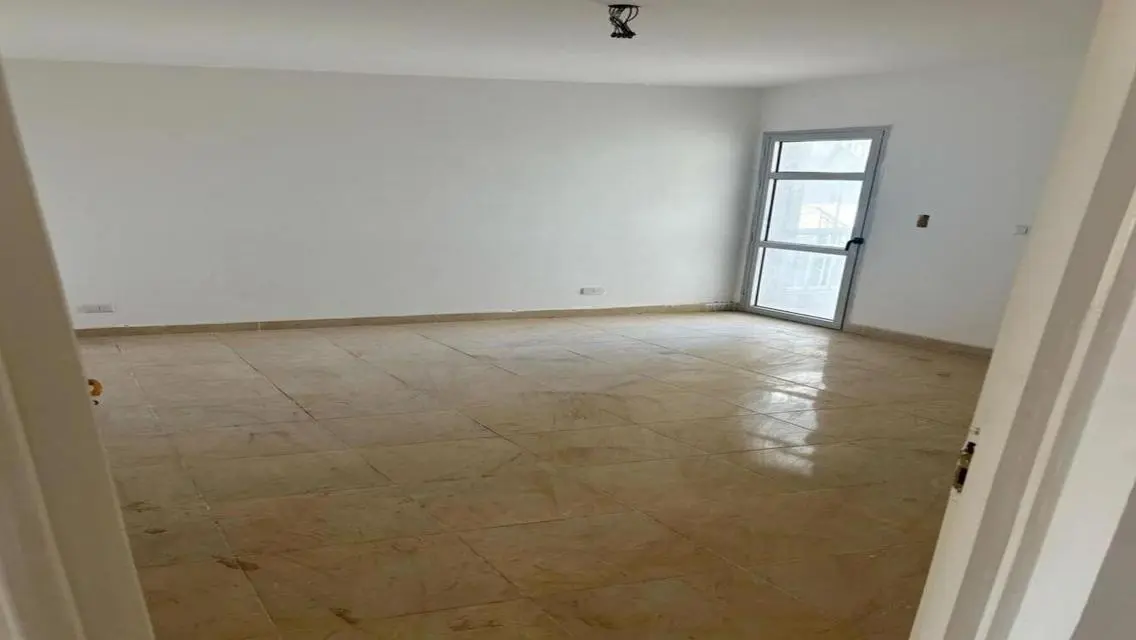 شقة بمساحة كبيرة في مدينة مدينتي بالقاهرة الجديدة