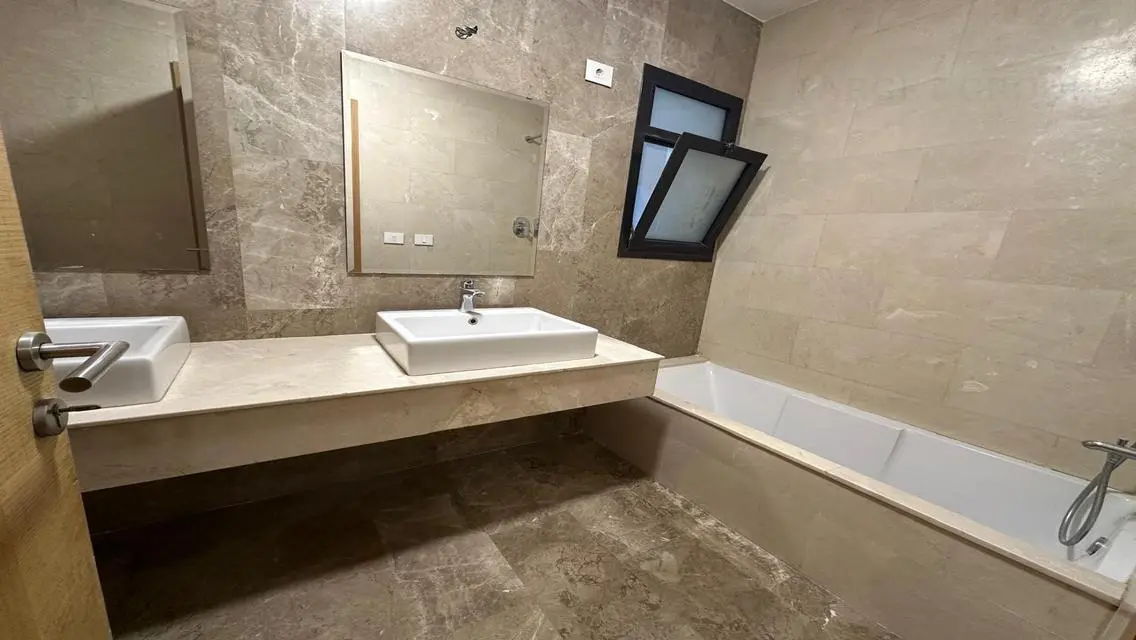 For rent ground floor apartment with garden