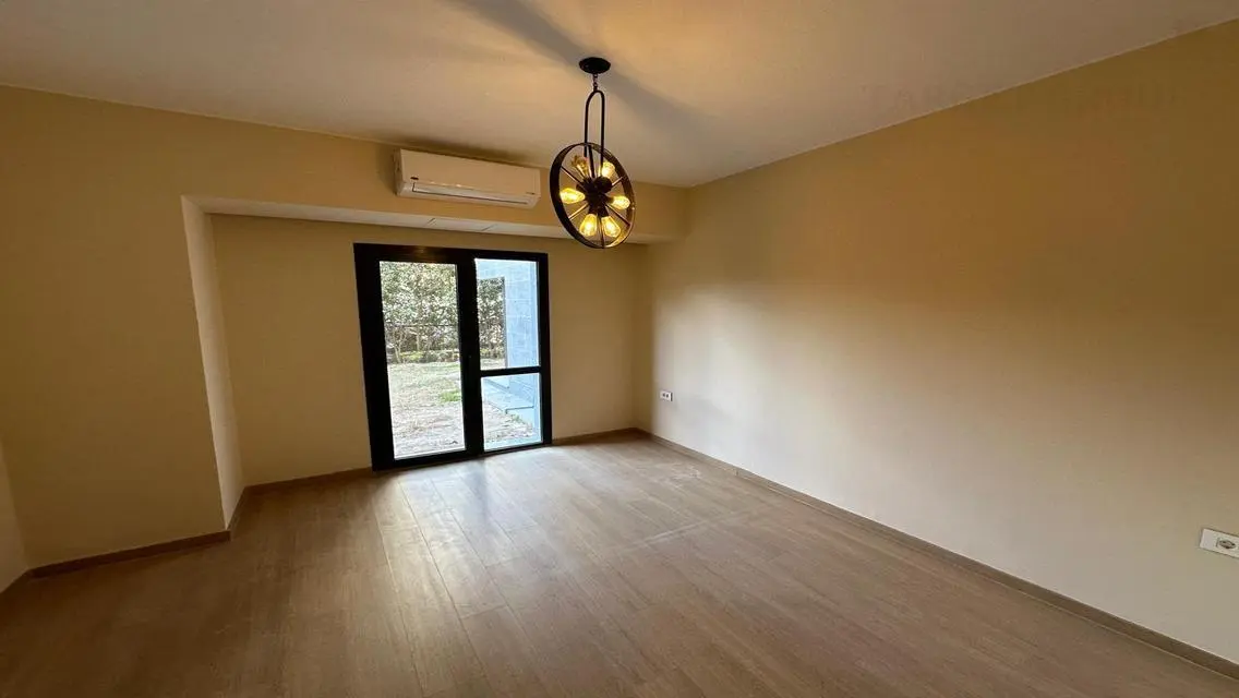 For rent ground floor apartment with garden