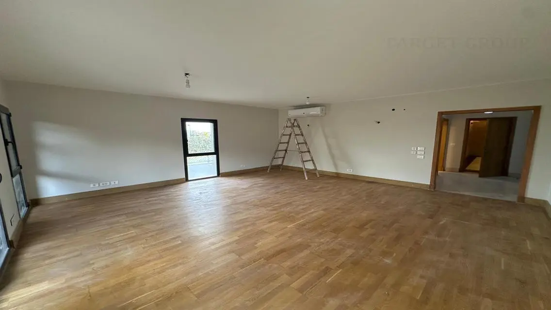 For rent ground floor apartment with garden