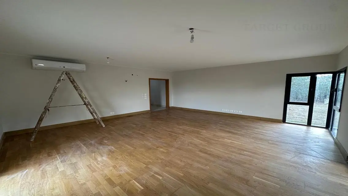 For rent ground floor apartment with garden