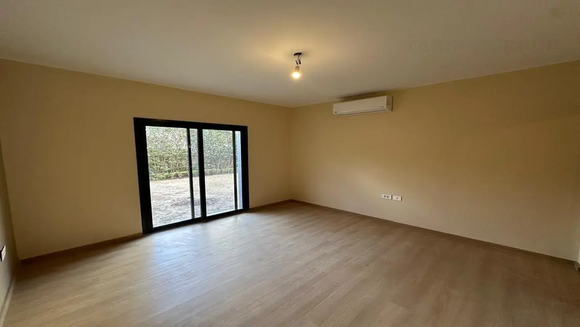 For rent ground floor apartment with garden