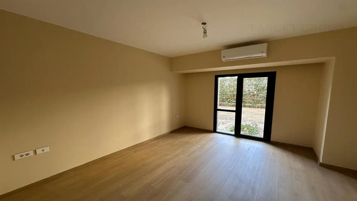 For rent ground floor apartment with garden