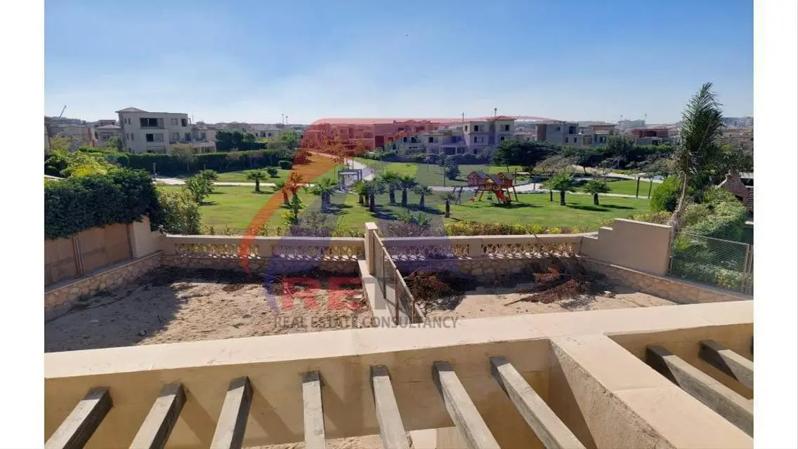 فيلا للبيع بكمبوند بالم هيلز قطاميه التجمع الخامس.