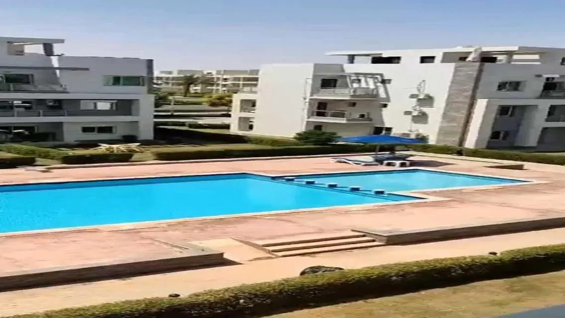بنتهاوس للبيع في قرية اروما العين السخنه