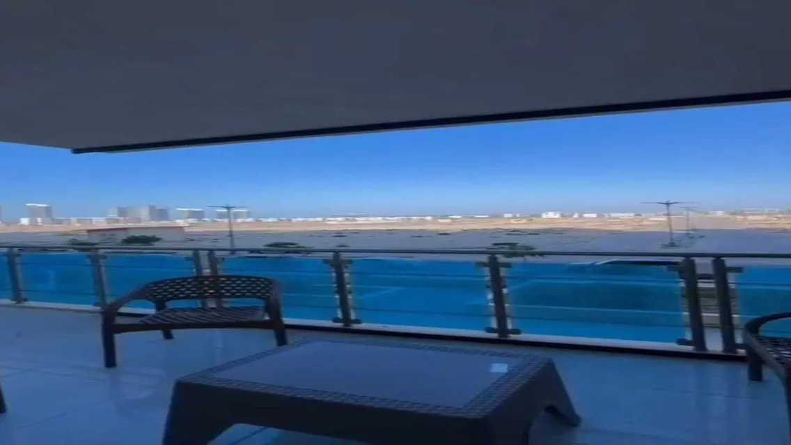 شاليه للبيع بالفرش والاجهزة في داون تاون العالمين