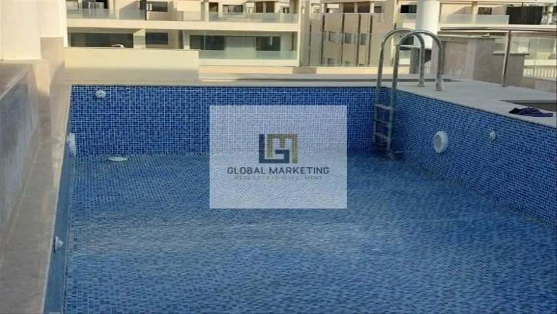 بنتهاوس مفروش الترا مودرن للايجار بكمبوند ليك فيوو