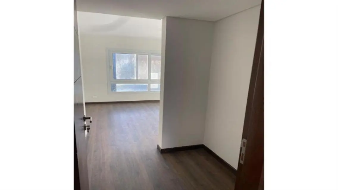 Luxurious Apartment in Sheikh Zayed Compound
