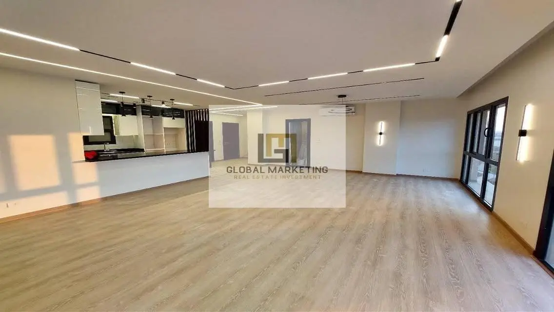 Ultra super deluxe finished apartment in Eastown