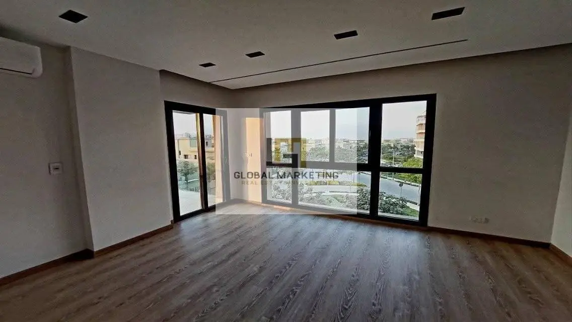 Ultra super deluxe finished apartment in Eastown