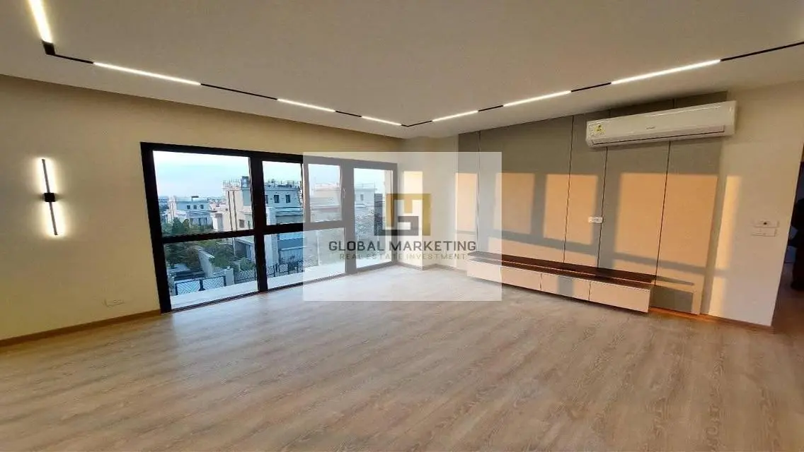 Ultra super deluxe finished apartment in Eastown