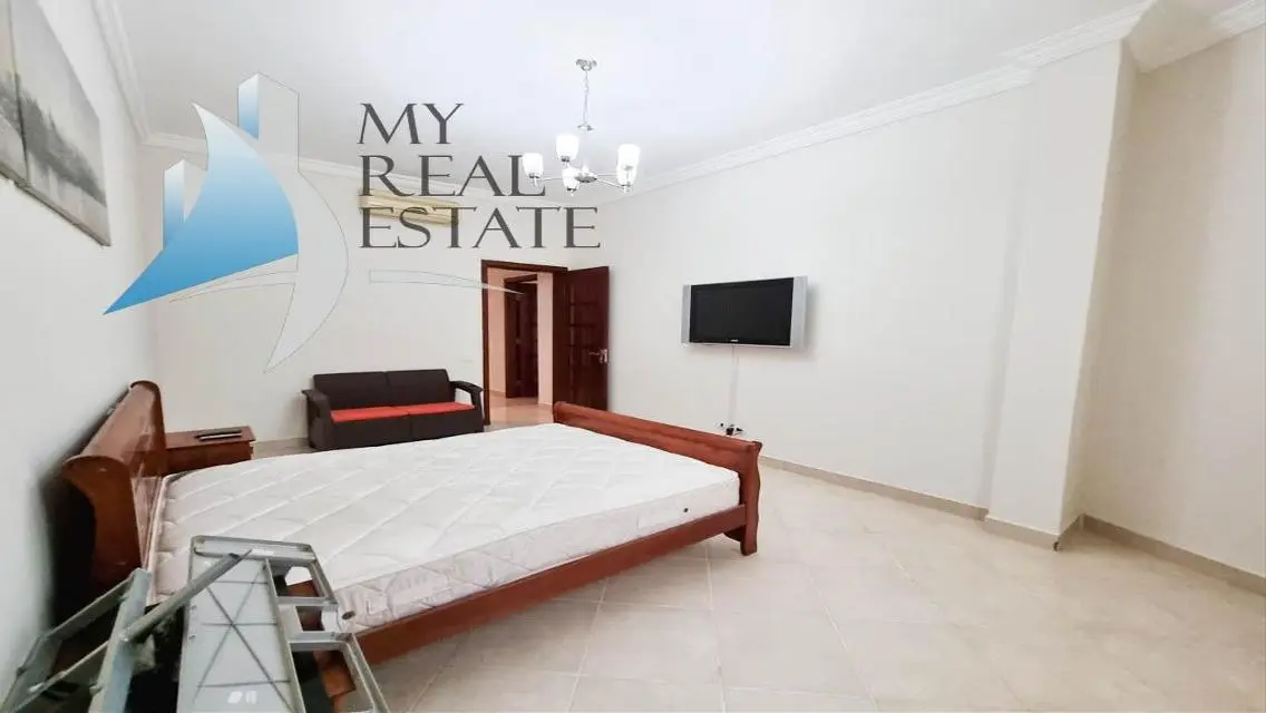 2 beds in the center with free beach access