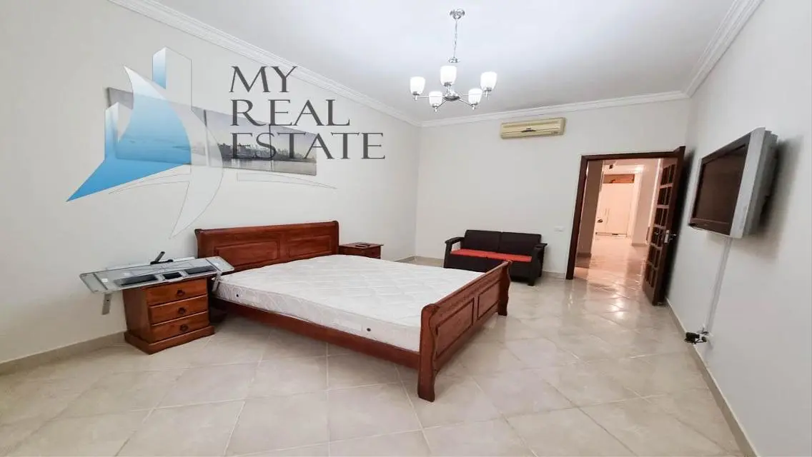 2 beds in the center with free beach access