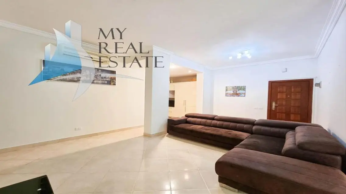 2 beds in the center with free beach access