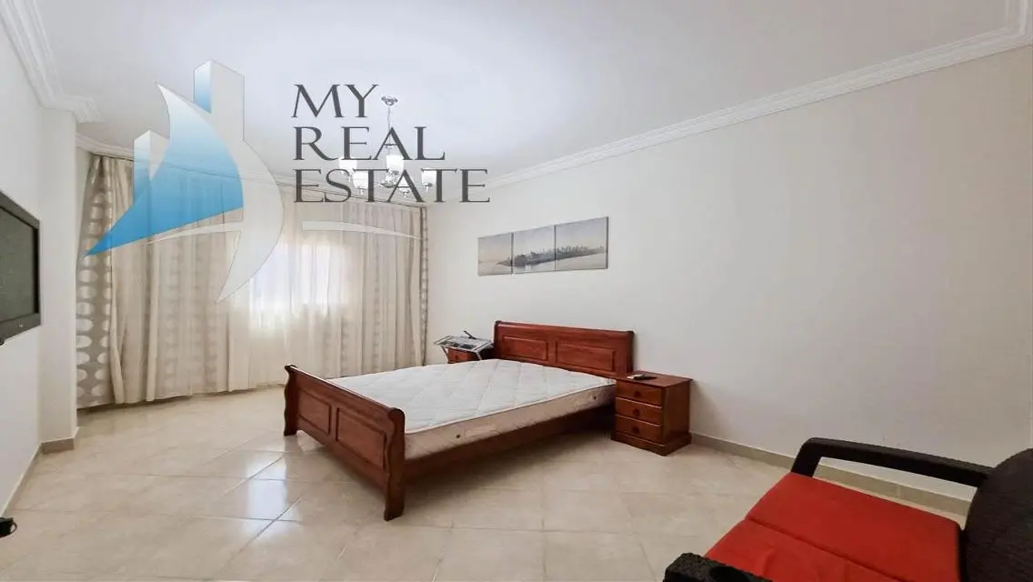 2 beds in the center with free beach access