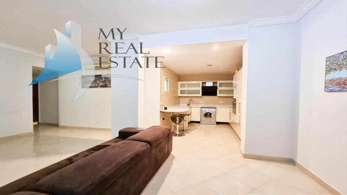 2 beds in the center with free beach access