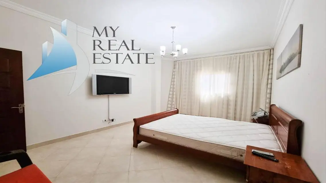2 beds in the center with free beach access