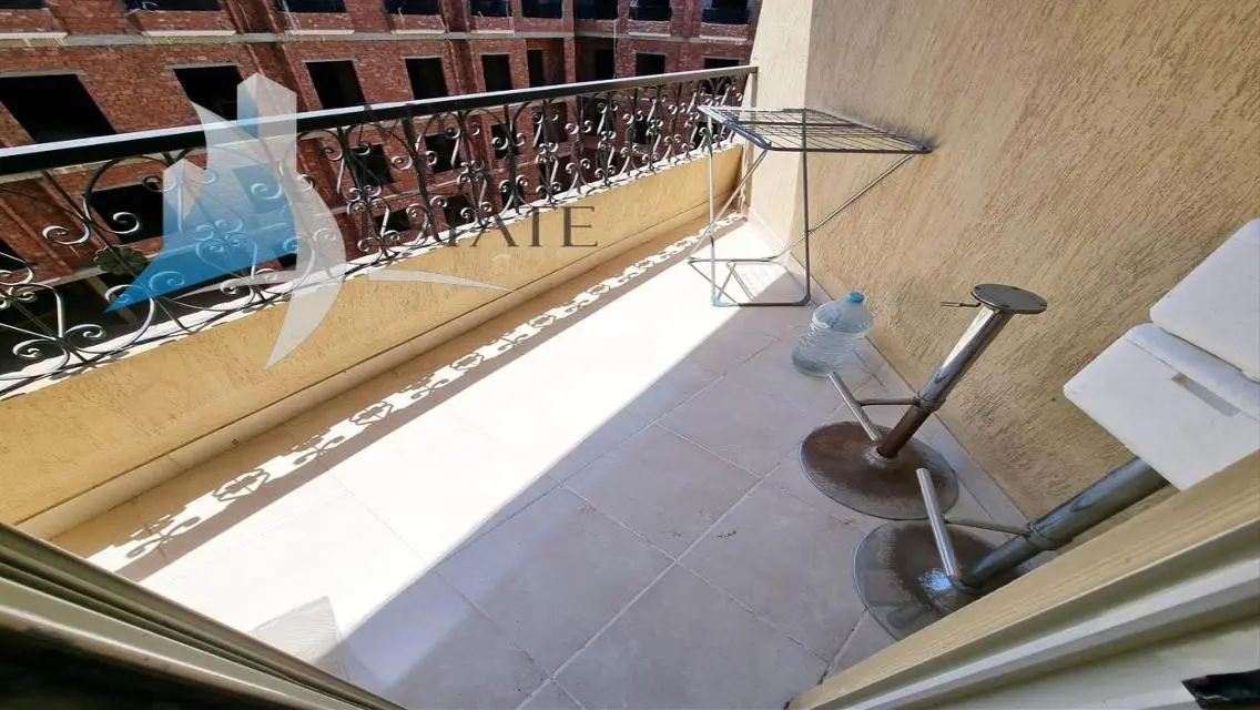 2 beds in the center with free beach access