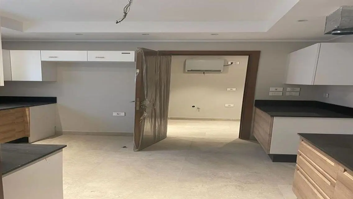 شقة بجاردن جاهزة للسكن في بيفرلي هيلز 6 ويست