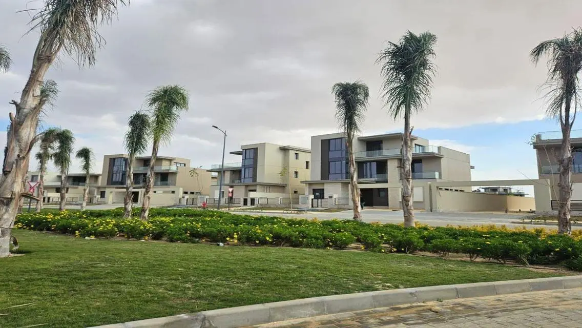 Twin House in Estates Ready to Move Near Beverly