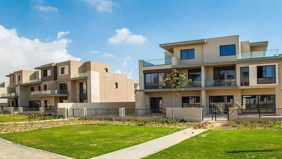 Twin House in Estates Ready to Move Near Beverly