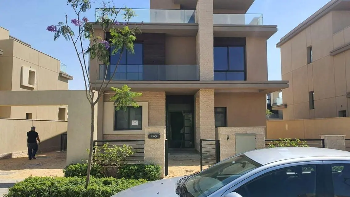 Twin House in Estates Ready to Move Near Beverly