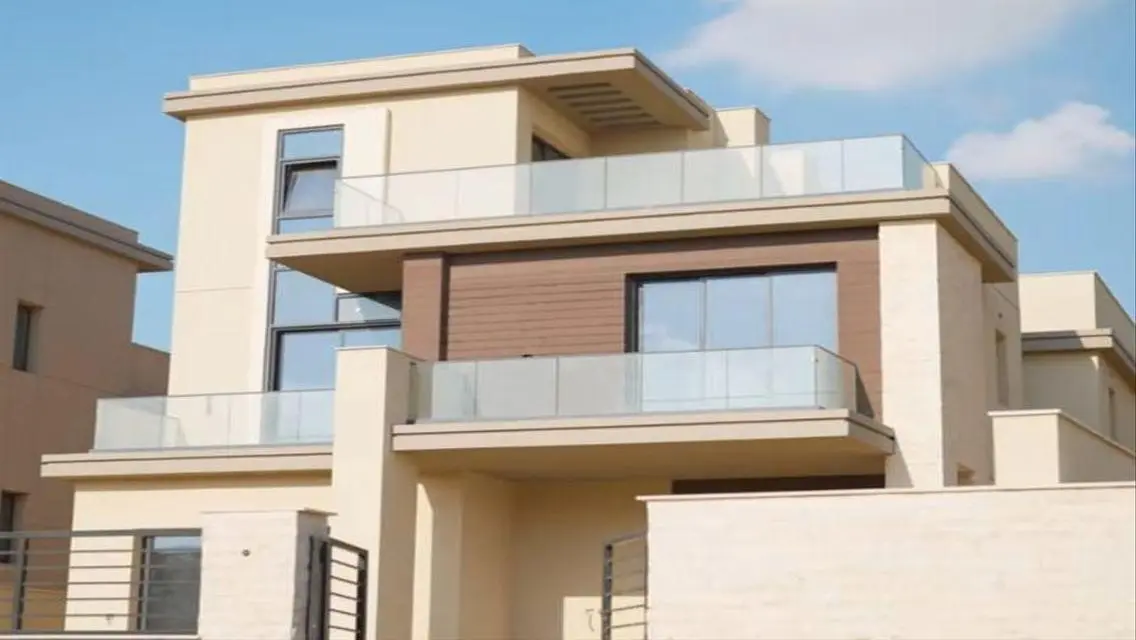 Twin House in Estates Ready to Move Near Beverly