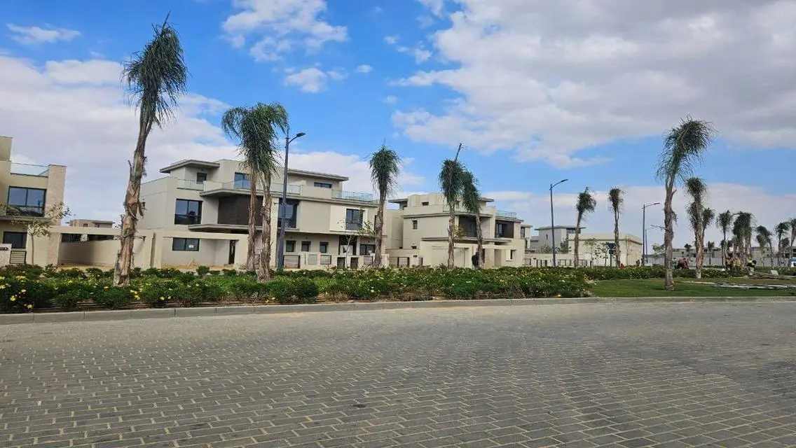Twin House in Estates Ready to Move Near Beverly