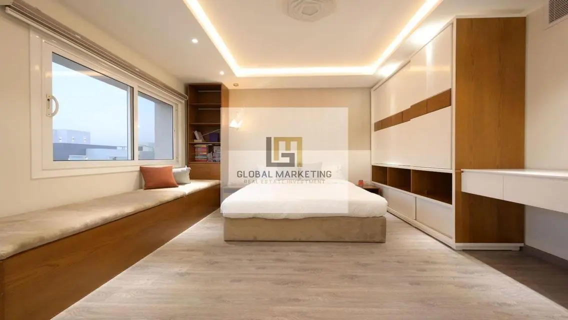 Modern furnished villa with pool for rent in Hyde